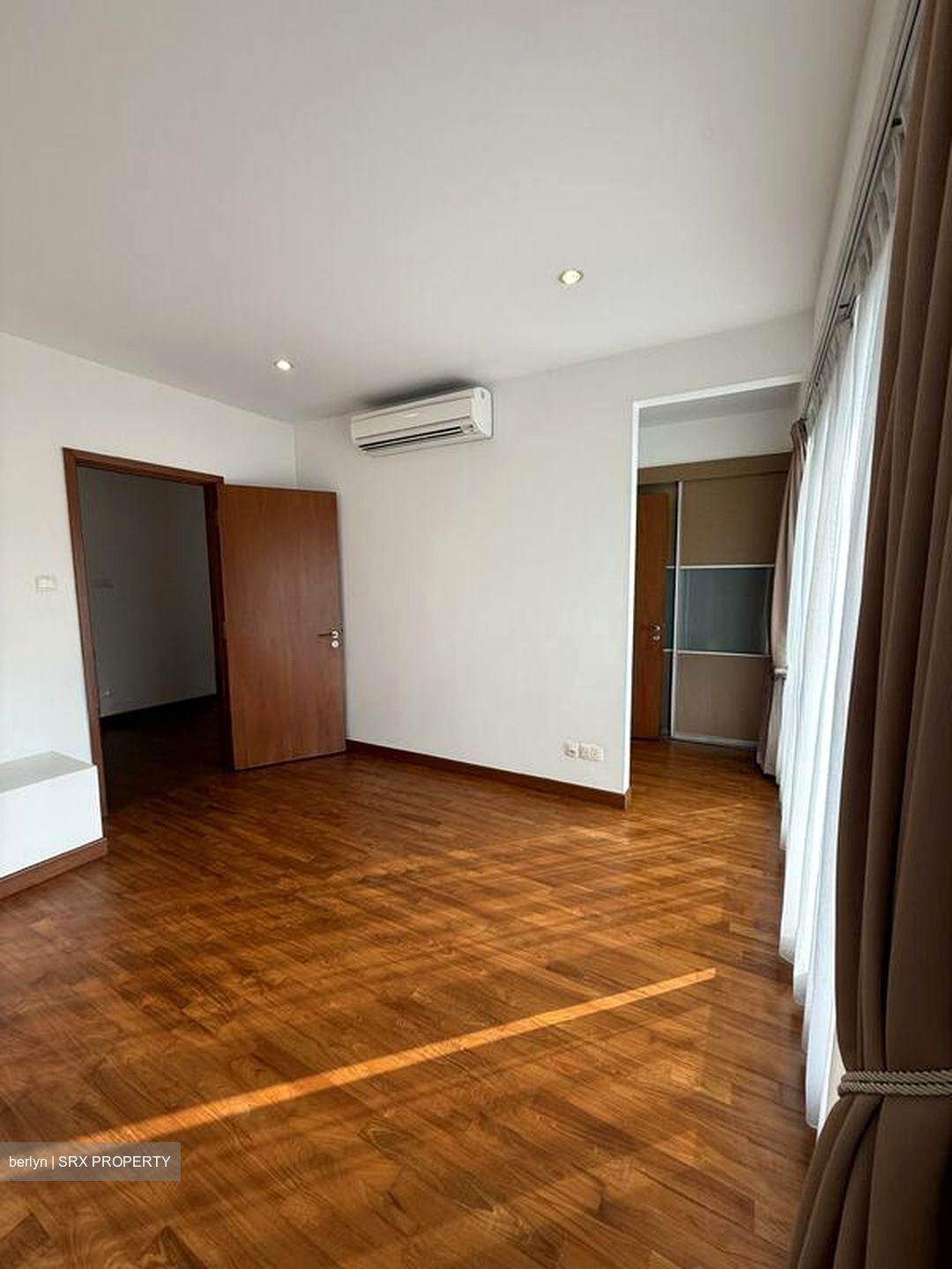 Lornie Road (D11), Terrace #518658681
